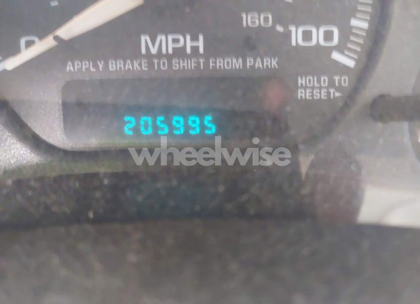 Photo 7 of 2002 Chevrolet Tahoe LT (VIN 1GNEC13ZX2R273935)