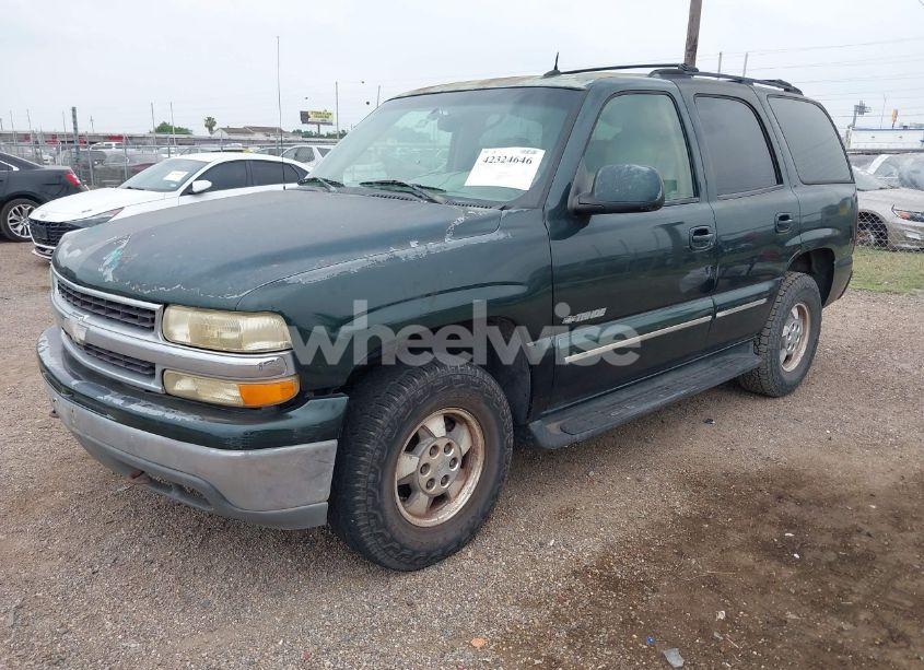Photo 2 of 2002 Chevrolet Tahoe LT (VIN 1GNEC13ZX2R279380)