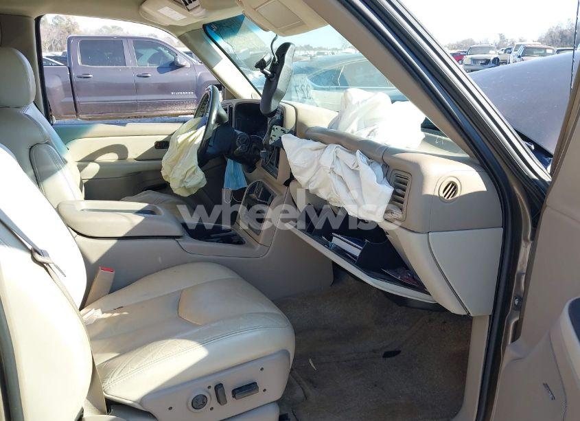 Photo 5 of 2003 Chevrolet Tahoe LT (VIN 1GNEC13ZX3J102988)