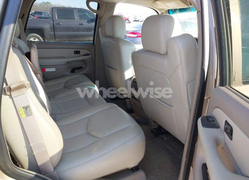 Photo 8 of 2003 Chevrolet Tahoe LT (VIN 1GNEC13ZX3J102988)