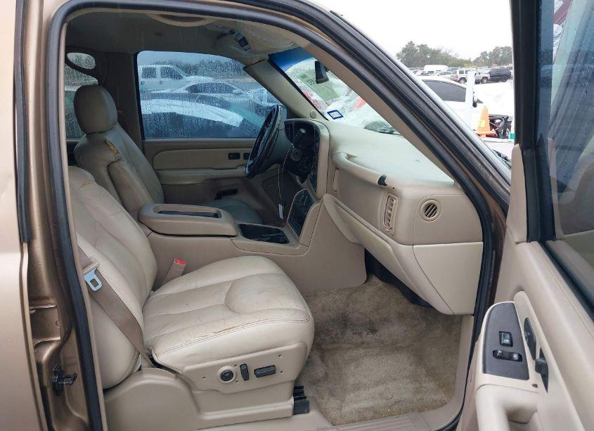 Photo 5 of 2003 Chevrolet Tahoe LT (VIN 1GNEC13ZX3R152257)