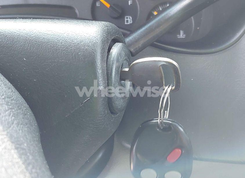 Photo 11 of 2003 Chevrolet Tahoe LT (VIN 1GNEC13ZX3R209167)