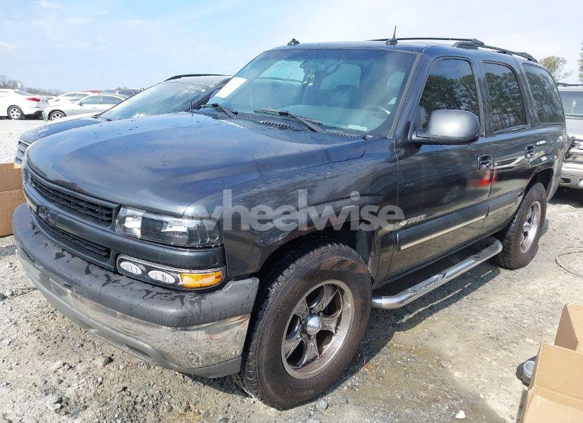 Photo 2 of 2003 Chevrolet Tahoe LT (VIN 1GNEC13ZX3R209167)