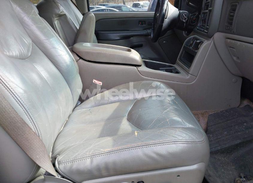 Photo 5 of 2003 Chevrolet Tahoe LT (VIN 1GNEC13ZX3R209167)