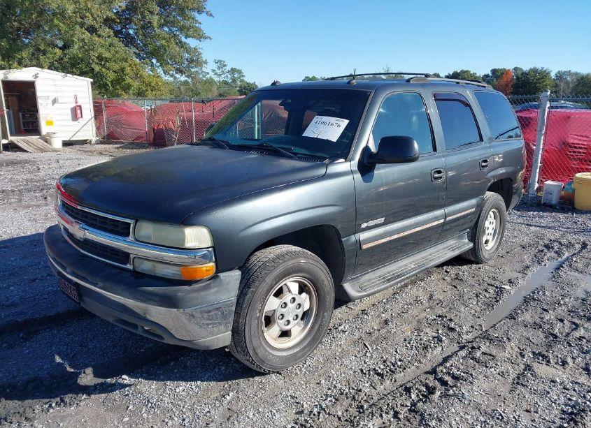 Photo 2 of 2003 Chevrolet Tahoe LT (VIN 1GNEC13ZX3R266890)