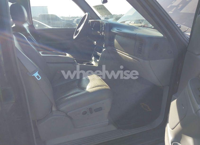 Photo 5 of 2004 Chevrolet Tahoe LT (VIN 1GNEC13ZX4J106072)