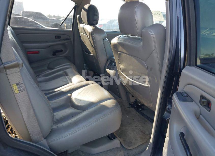 Photo 8 of 2004 Chevrolet Tahoe LT (VIN 1GNEC13ZX4J106072)