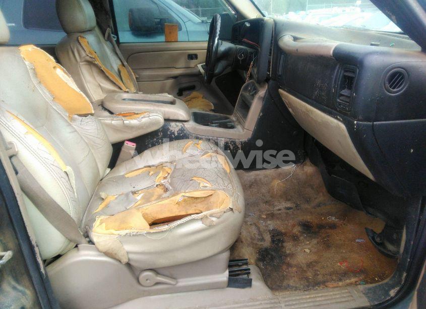 Photo 5 of 2004 Chevrolet Tahoe LS (VIN 1GNEC13ZX4J216376)