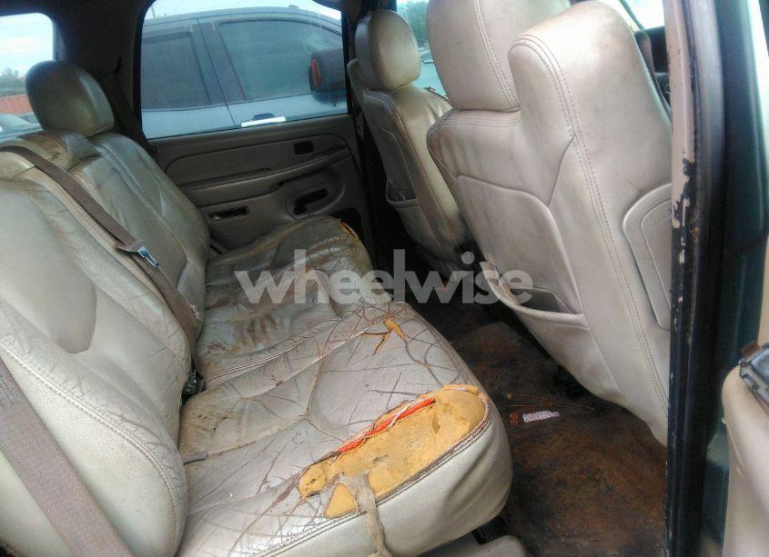 Photo 8 of 2004 Chevrolet Tahoe LS (VIN 1GNEC13ZX4J216376)