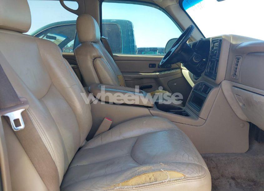 Photo 5 of 2004 Chevrolet Tahoe LT (VIN 1GNEC13ZX4J295726)