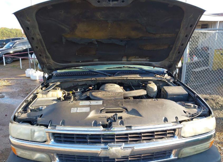 Photo 10 of 2004 Chevrolet Tahoe LT (VIN 1GNEC13ZX4J318146)