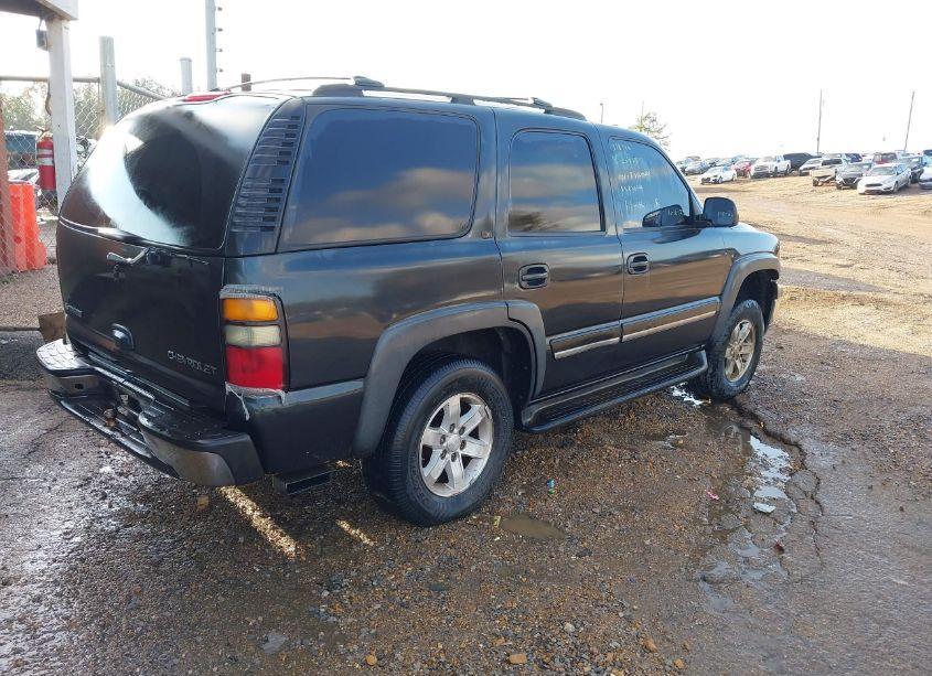 Photo 4 of 2004 Chevrolet Tahoe LT (VIN 1GNEC13ZX4J318146)