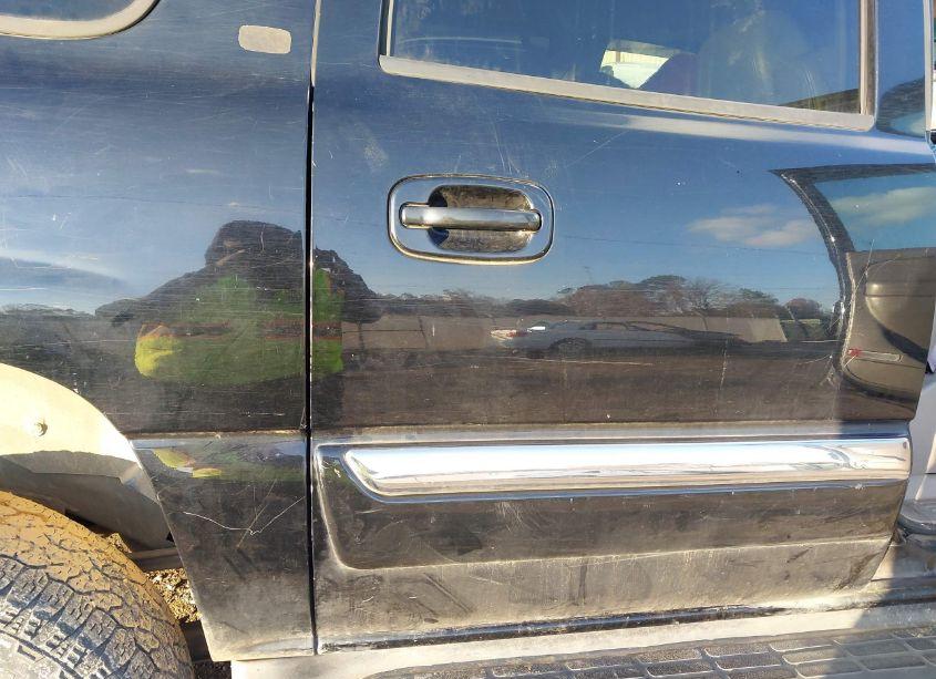 Photo 6 of 2004 Chevrolet Tahoe LT (VIN 1GNEC13ZX4J318146)