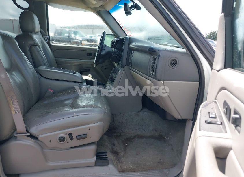 Photo 5 of 2004 Chevrolet Tahoe LT (VIN 1GNEC13ZX4R127036)