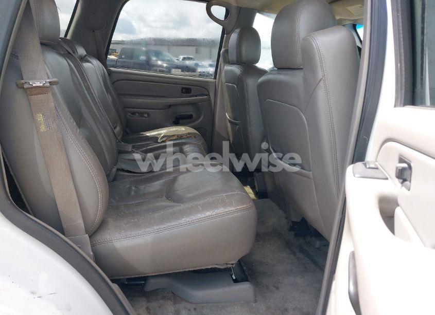 Photo 8 of 2004 Chevrolet Tahoe LT (VIN 1GNEC13ZX4R127036)