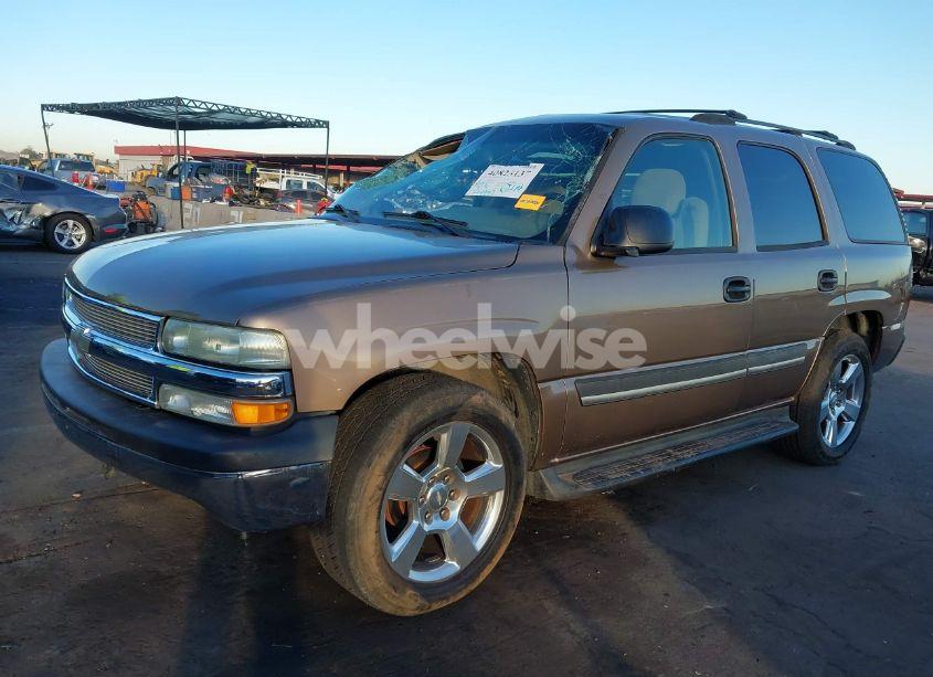 Photo 2 of 2004 Chevrolet Tahoe LS (VIN 1GNEC13ZX4R235169)