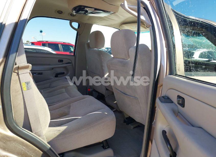 Photo 8 of 2004 Chevrolet Tahoe LS (VIN 1GNEC13ZX4R235169)