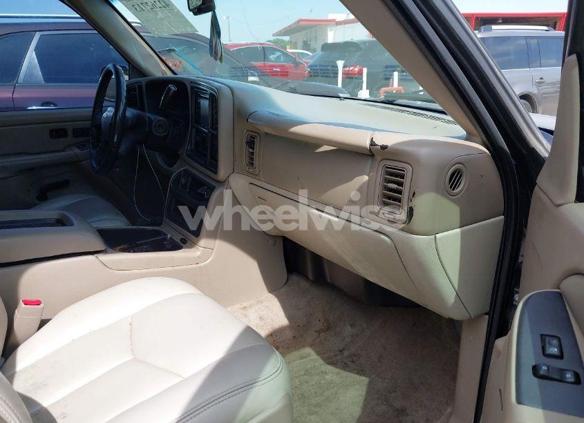 Photo 5 of 2004 Chevrolet Tahoe LT (VIN 1GNEC13ZX4R235320)