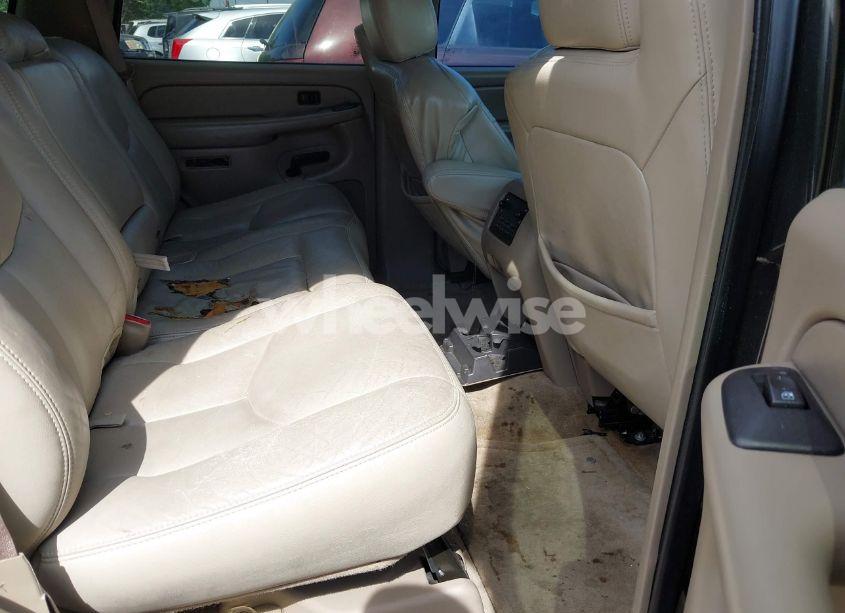 Photo 8 of 2004 Chevrolet Tahoe LT (VIN 1GNEC13ZX4R235320)