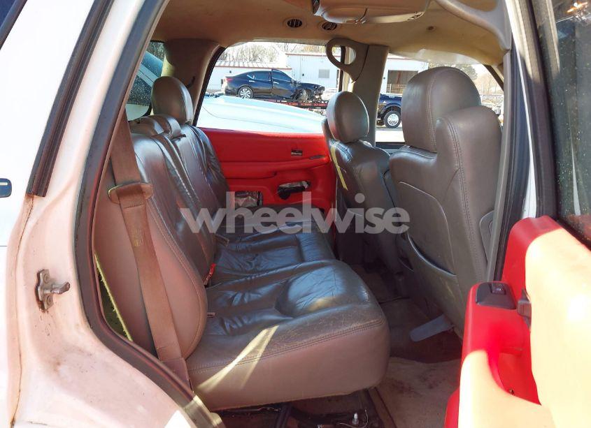 Photo 8 of 2004 Chevrolet Tahoe LT (VIN 1GNEC13ZX4R236886)