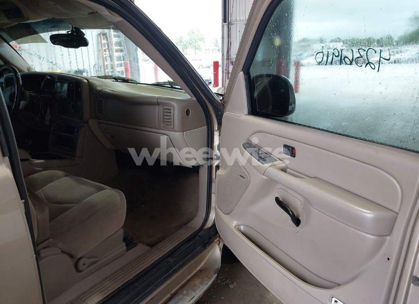 Photo 5 of 2006 Chevrolet Tahoe LS (VIN 1GNEC13ZX6J138197)