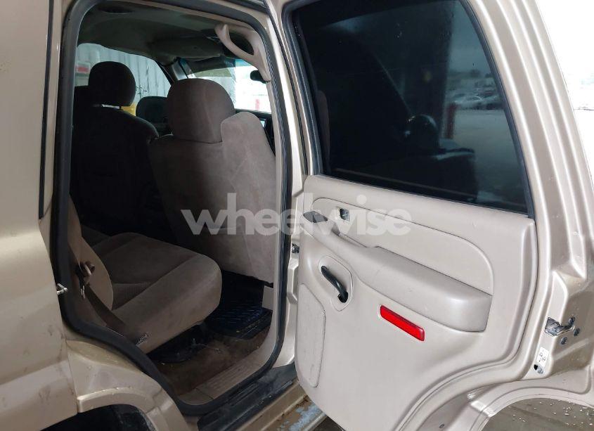 Photo 8 of 2006 Chevrolet Tahoe LS (VIN 1GNEC13ZX6J138197)