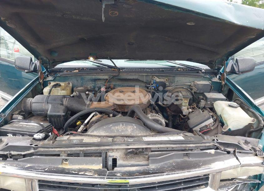 Photo 10 of 1995 Chevrolet Suburban C1500 (VIN 1GNEC16K3SJ381424)