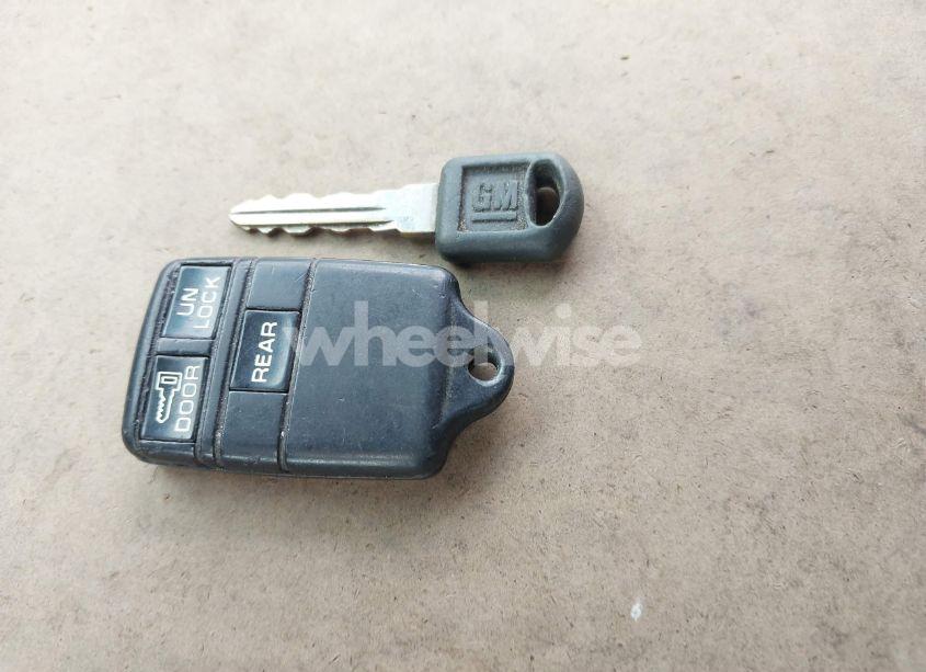 Photo 11 of 1995 Chevrolet Suburban C1500 (VIN 1GNEC16K3SJ381424)