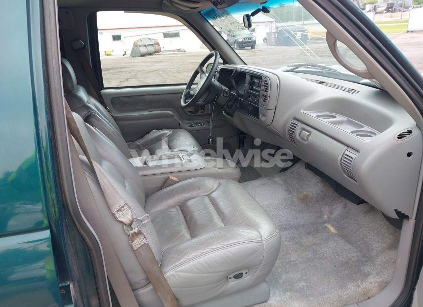 Photo 5 of 1995 Chevrolet Suburban C1500 (VIN 1GNEC16K3SJ381424)