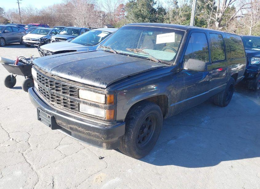 Photo 2 of 1992 Chevrolet Suburban C1500 (VIN 1GNEC16K4NJ354351)