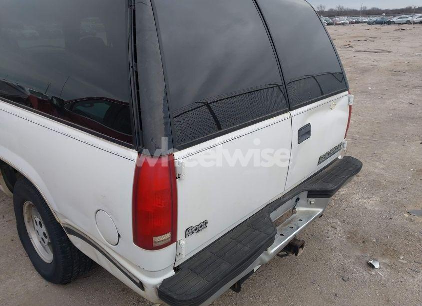 Photo 12 of 1995 Chevrolet Suburban C1500 (VIN 1GNEC16K5SJ427187)