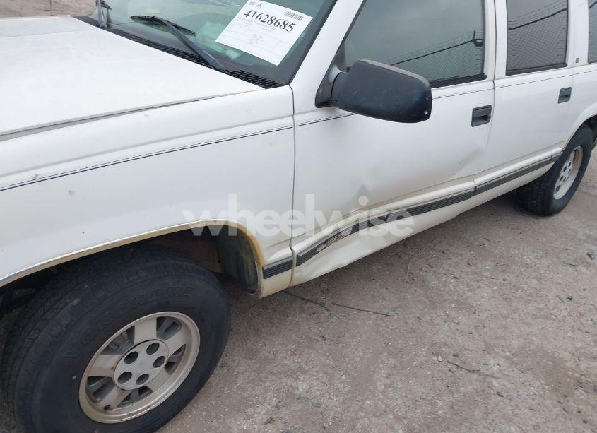 Photo 6 of 1995 Chevrolet Suburban C1500 (VIN 1GNEC16K5SJ427187)