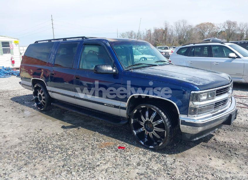 1996 Chevrolet Suburban C1500 (VIN 1GNEC16R3TJ375251) main photo