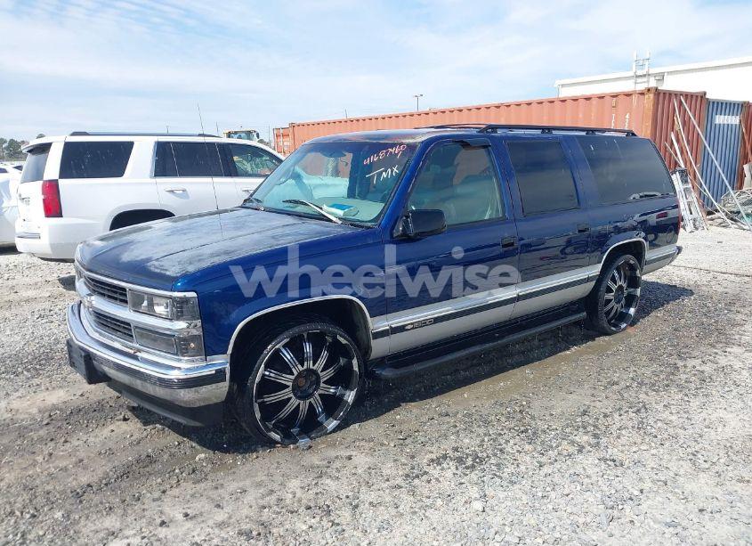 Photo 2 of 1996 Chevrolet Suburban C1500 (VIN 1GNEC16R3TJ375251)