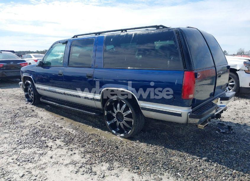 Photo 3 of 1996 Chevrolet Suburban C1500 (VIN 1GNEC16R3TJ375251)