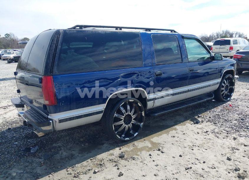 Photo 4 of 1996 Chevrolet Suburban C1500 (VIN 1GNEC16R3TJ375251)