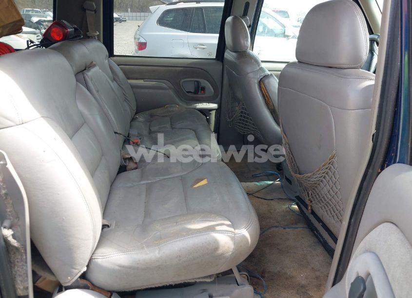 Photo 8 of 1996 Chevrolet Suburban C1500 (VIN 1GNEC16R3TJ375251)