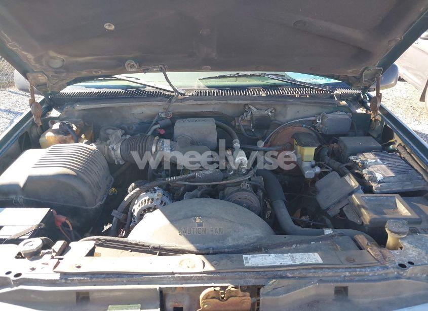 Photo 10 of 1997 Chevrolet Suburban 1500 (VIN 1GNEC16R4VJ361460)