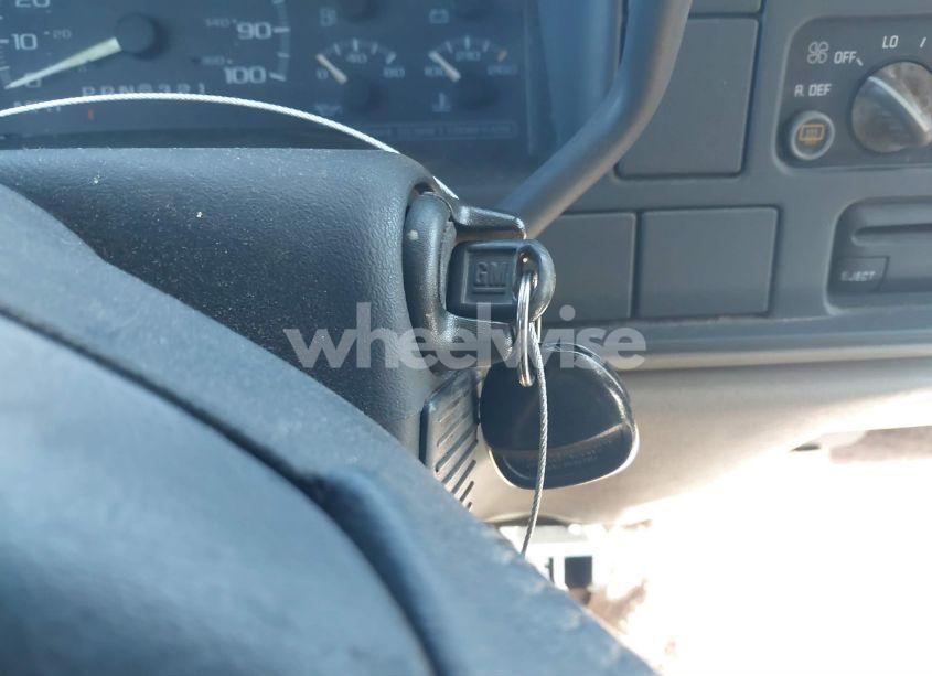 Photo 11 of 1997 Chevrolet Suburban 1500 (VIN 1GNEC16R4VJ361460)