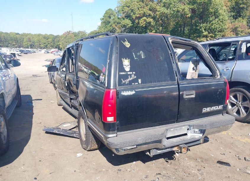 Photo 3 of 1999 Chevrolet Suburban 1500 LT (VIN 1GNEC16RXXJ406355)