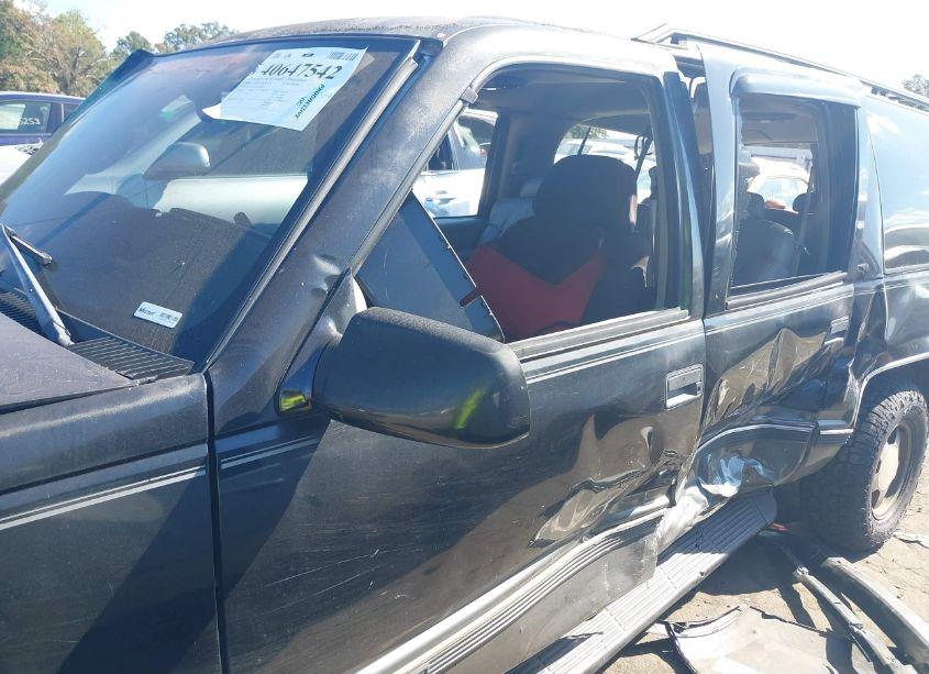 Photo 6 of 1999 Chevrolet Suburban 1500 LT (VIN 1GNEC16RXXJ406355)