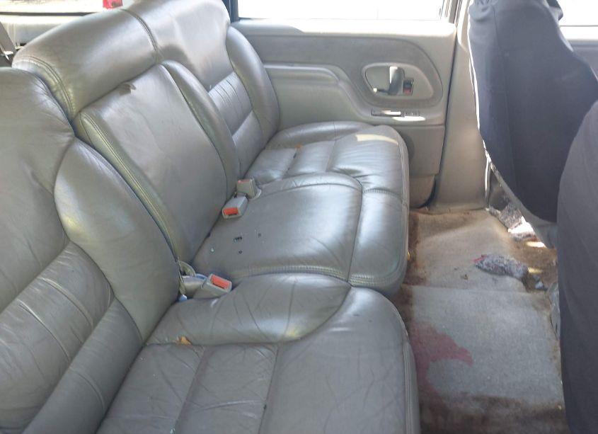 Photo 8 of 1999 Chevrolet Suburban 1500 LT (VIN 1GNEC16RXXJ406355)