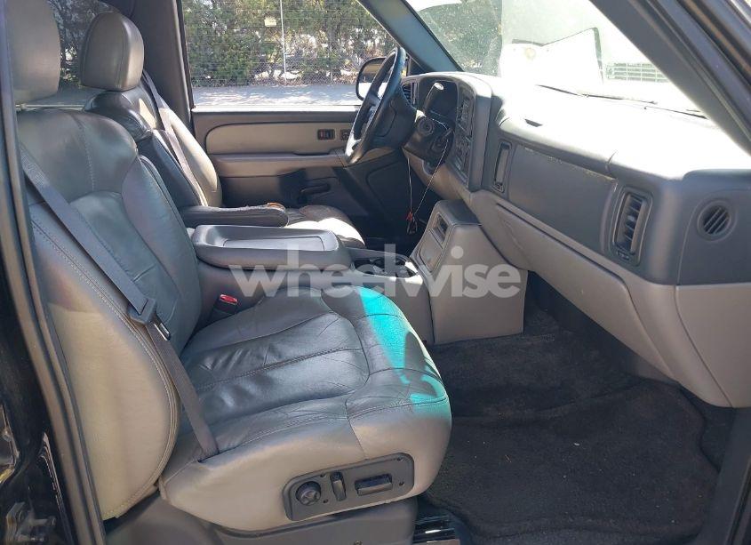 Photo 5 of 2002 Chevrolet Suburban 1500 LT (VIN 1GNEC16T02J249102)