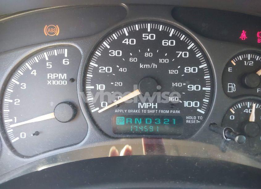 Photo 7 of 2002 Chevrolet Suburban 1500 LT (VIN 1GNEC16T02J249102)