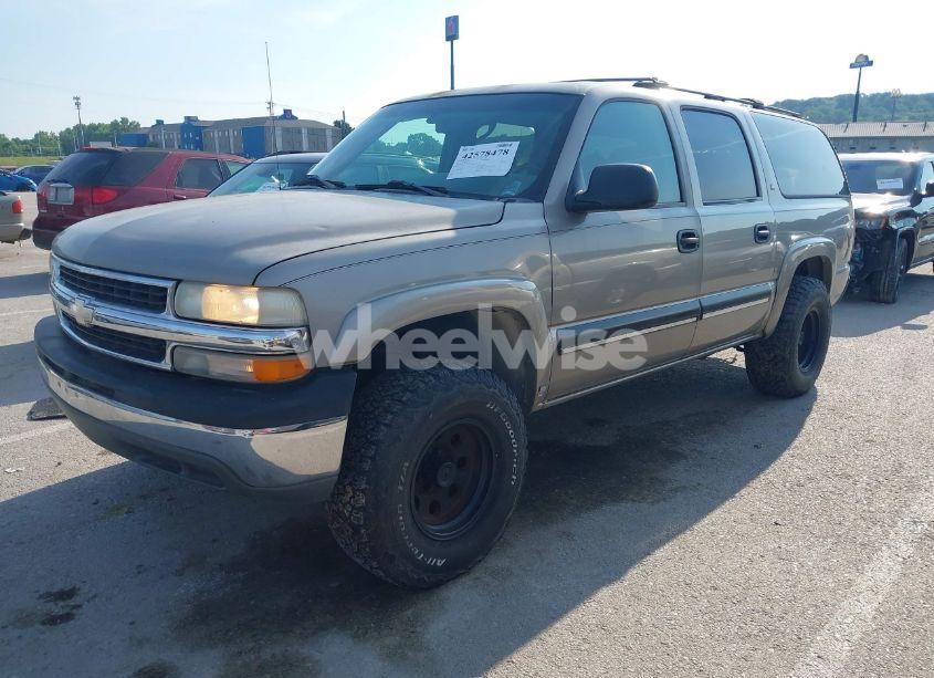 Photo 2 of 2001 Chevrolet Suburban 1500 LS (VIN 1GNEC16T31J212804)