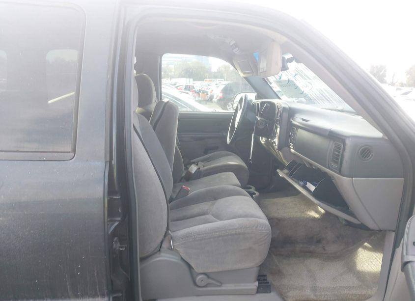 Photo 5 of 2003 Chevrolet Suburban 1500 LS (VIN 1GNEC16T73J264343)