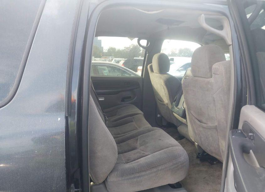 Photo 8 of 2003 Chevrolet Suburban 1500 LS (VIN 1GNEC16T73J264343)