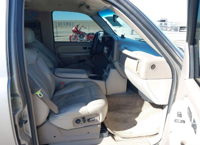 Photo 5 of 2002 Chevrolet Suburban 1500 LT (VIN 1GNEC16T82J282008)