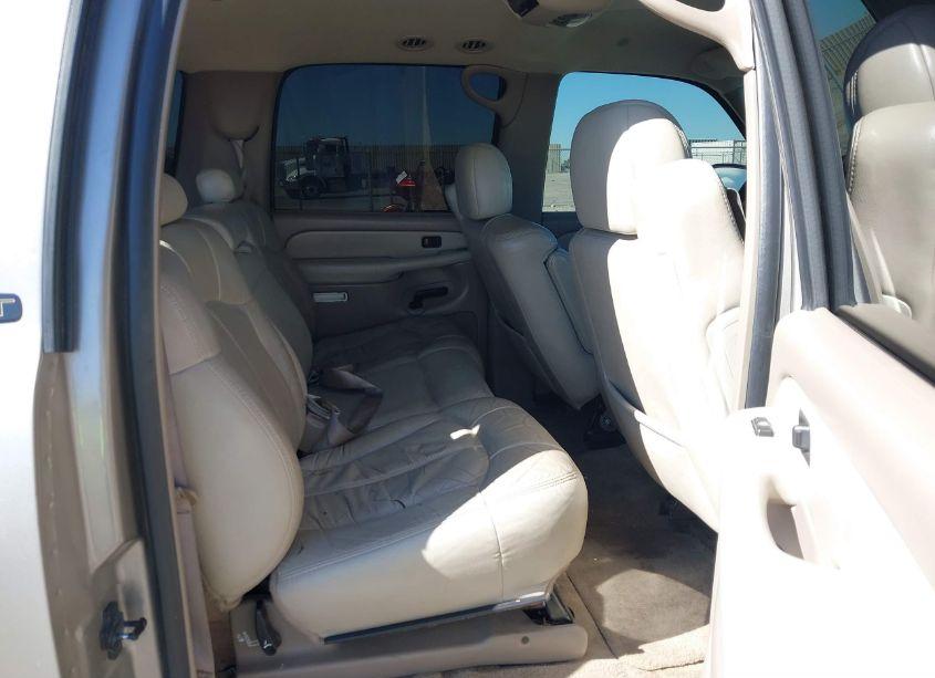 Photo 8 of 2002 Chevrolet Suburban 1500 LT (VIN 1GNEC16T82J282008)