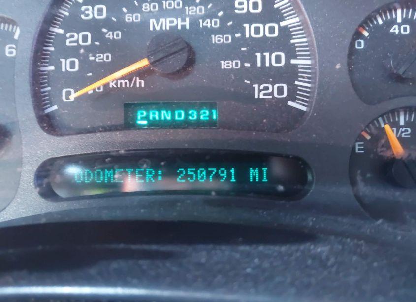 Photo 7 of 2004 Chevrolet Suburban 1500 LS (VIN 1GNEC16TX4J127043)